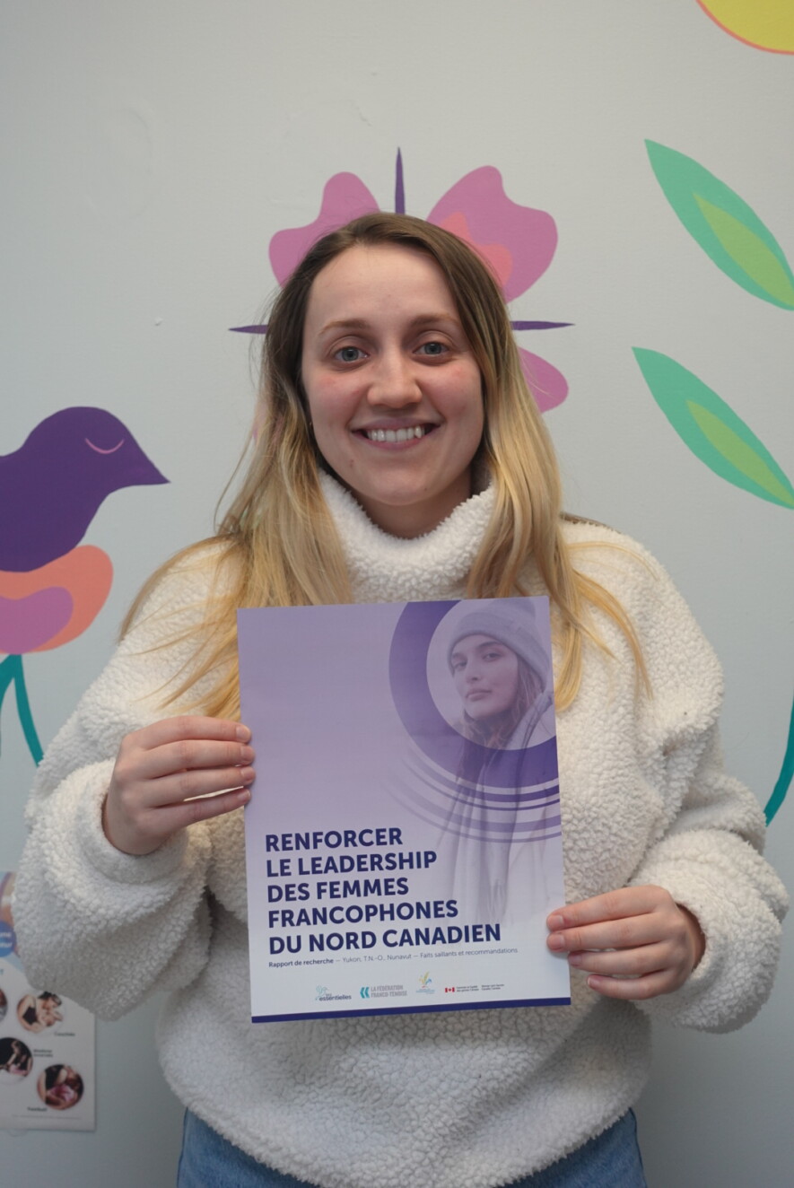 Charlie-Rose Pelletier, chargée de projets en égalité des genres chez Les Essentielles, présente l’enquête Renforcer le leadership des femmes francophones du Nord canadien. &mdash; Fournie