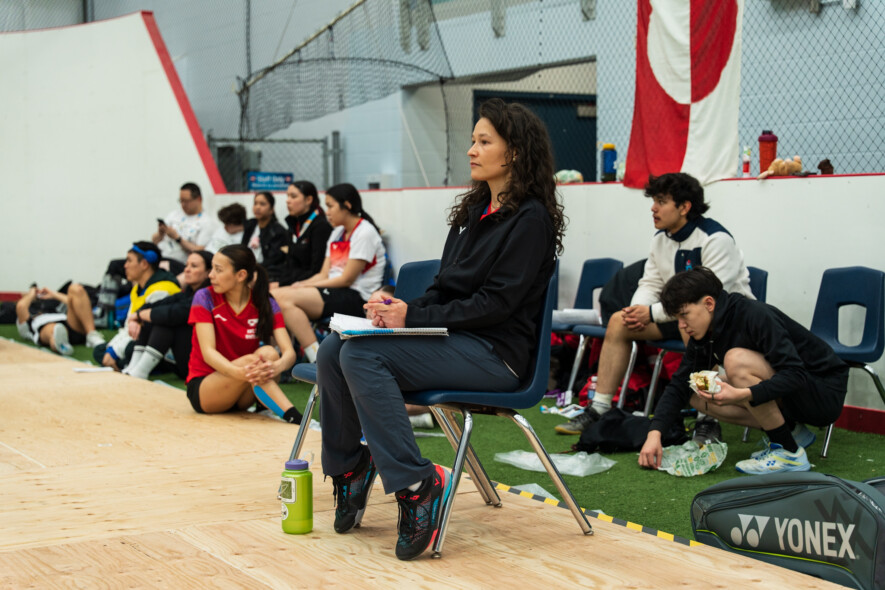 Bénévole en badminton à Iqaluit, Florence Lapierre-Poulin est en charge des jeunes nunavummiut dans cette discipline à Whitehorse. &mdash; Crédit : Brice Ivanovic