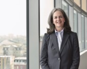 Kelly Burke est officiellement entrée au poste de commissaire aux langues officielles le 30 mars. Son prédécesseur, Raymond Théberge, a terminé son mandat le 28 janvier dernier.  &mdash; Crédit : Courtoisie CLO 