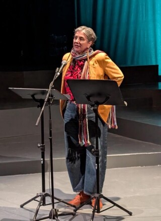 Geneviève Pelletier est une créatrice et metteuse en scène métisse. Elle a assumé la direction artistique et générale du Théâtre Cercle Molière, de Winnipeg au Manitoba, de 2012 à 2025.  &mdash; Crédit : Marie-Josée Vendette