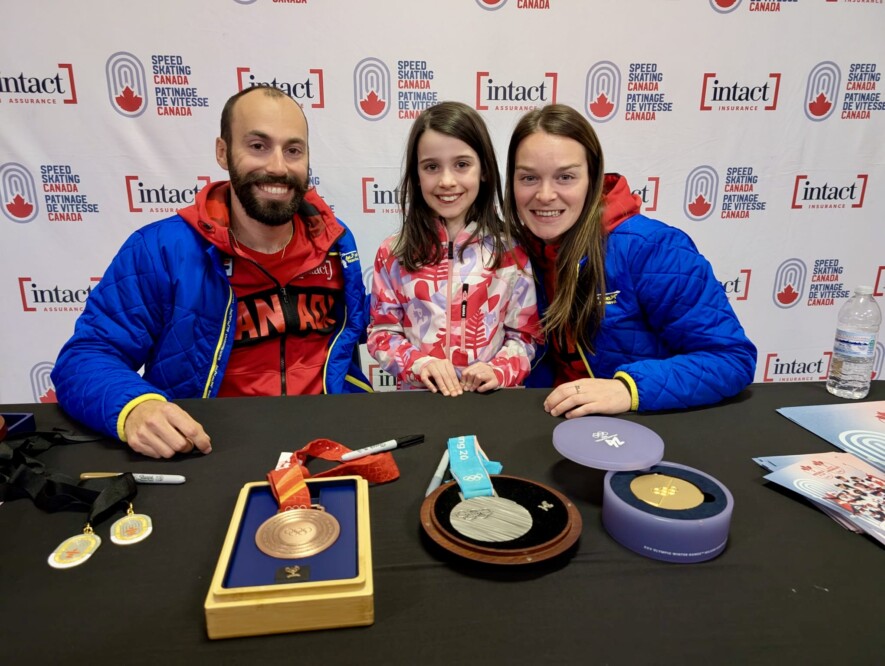 Double champion olympique et dobule médaillée de bronze et d'argent, Steven Dubois et Kim Boutin ont fait un passage remarqué et attendu à Iqaluit.  &mdash; Courtoisie