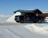 Un véhicule des services techniques de la Ville, lors d’une surveillance d’une canalisation fragilisée sur le bord de plage. &mdash; Crédit : Brice Ivanovic