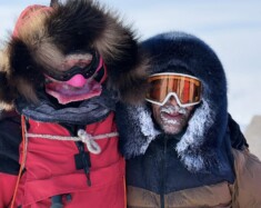 Dan Beaudoin et Maya Poirier ont parcouru plus de 5000 km à travers l’Arctique en motoneige. &mdash; Courtoisie