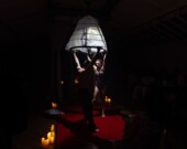 De retour à Iqaluit, la compagnie Cirque Intime a offert une expérience immersive et disruptive au public du Franco-Centre. &mdash; Crédit : Brice Ivanovic