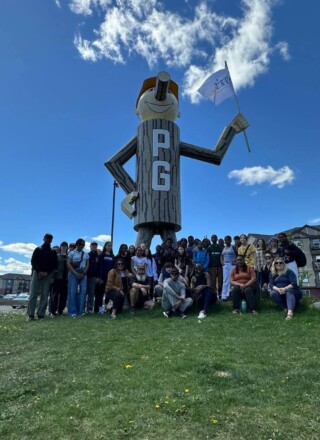 Vingt-deux élèves de l’École des Trois-Soleils se sont rendus en Colombie-Britannique dans le cadre d’un échange culturel en mai dernier. &mdash; Crédit : Commission scolaire francophone du Nunavut