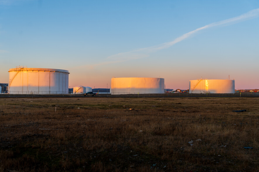 Des travaux de modernisation et de mise en conformité des réservoirs de carburant auront lieu dans plusieurs communautés du territoire. &mdash; Crédit : Brice Ivanovic