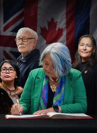 Le débat autour du bilinguisme fédéral et les critiques portées à l'encontre de Mary Simon sur ses capacités à s'exprimer en français ont ravivé de douloureuses blessures chez les leader inuit et autochtones. Grand format.  &mdash; Montage : Anthony Morell