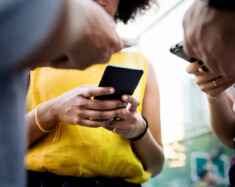 Le projet de Loi sur les médias sociaux sécuritaires aura peu d’effets s’il n’y a pas d’investissement dans l’éducation des jeunes et des adultes, selon des spécialistes.  &mdash; Crédit : ©123RF Free Image