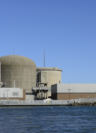 Une unité de production de la centrale nucléaire de Pickering en Ontario. &mdash; iStock