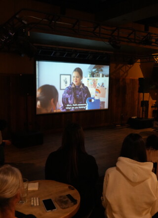 La très attendue deuxième saison de North of North a été projetée en avant-première au Storehouse d'Iqaluit. &mdash; Crédit : Gwendoline Le Bomin