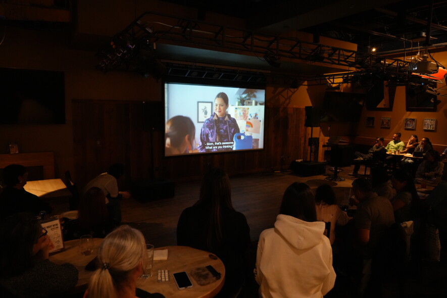 La très attendue deuxième saison de North of North a été projetée en avant-première au Storehouse d'Iqaluit. &mdash; Crédit : Gwendoline Le Bomin