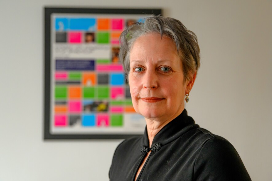 Jane Bates, représentante de l’enfance et de la jeunesse du Nunavut soutient que les enfants et les jeunes ne sont pas toujours suffisamment entendus ni soutenus avant, pendant et après un placement hors territoire. &mdash; Crédit : Bureau de la représentante de l’enfance et de la jeunesse du Nunavut 