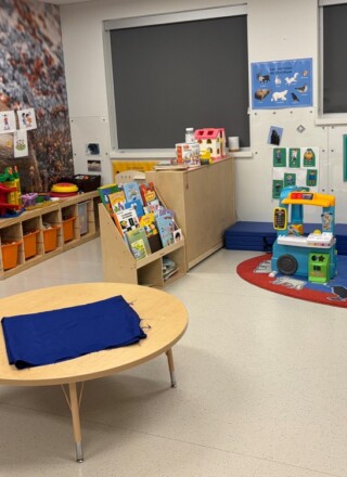 Une salle du CPE Les Petits Nanooks, à Iqaluit. Cinq enfants intégreront la pouponnière en septembre, portant à 40 le nombre de jeunes accueillis, sur une capacité autorisée de 52. &mdash;  Courtoisie CPE Les Petits Nanooks