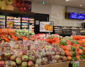 La section de fruits et légumes du NorthMart d’Iqaluit. Les contre-tarifs pourraient avoir des répercussions sur les coûts et les sources d’approvisionnement des détaillants nordiques. &mdash; Courtoisie