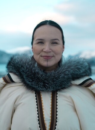 Artiste multidisciplinaire, Isabelle Chapadeau crée du contenu sur les réseaux sociaux pour parler de sa culture maternelle inuit. Pour elle, les Autochtones manquent encore de représentation, notamment au sein du système scolaire. &mdash; Fournie