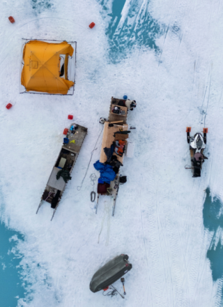 Un campement de recherche installé sur la banquise près de Pond Inlet. &mdash; ArticNet/Vincent Denarie 