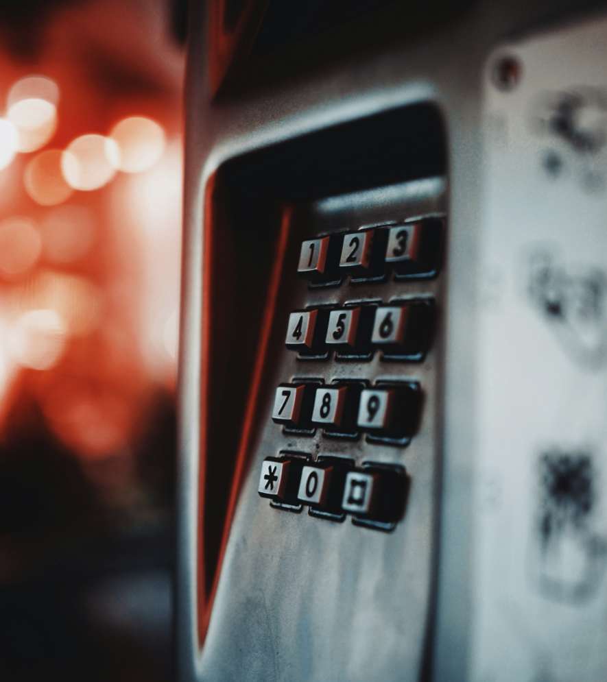 La Ville de Hearst a trois options soit d’aller de l’avant avec les nouvelles conditions de Lifeline, de trouver une plateforme similaire à Lifeline qui nous permettrait de maintenir un service de réponse local ou de cesser d’offrir le service. &mdash; Photo : Dominik Hofbauer / Unsplash