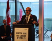 Le ministre de l’Emploi, du Développement de la main-d’œuvre et des Langues officielles, Randy Boissonnault, a annoncé, le 28 octobre, un financement de 12,6 millions de dollars pour appuyer les médias communautaires du pays en situation linguistique minoritaire. &mdash; Photo : Inès Lombardo – Francopresse