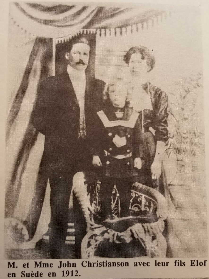 M. et Mme John Christianson avec leur fils Elof en Suède en 1912.  