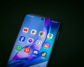 De la désinformation à la polarisation, la présence limitée des médias d’information sur les réseaux sociaux comporte plusieurs risques pour la démocratie canadienne. &mdash; Photo : Ingra Projects – Pexels
