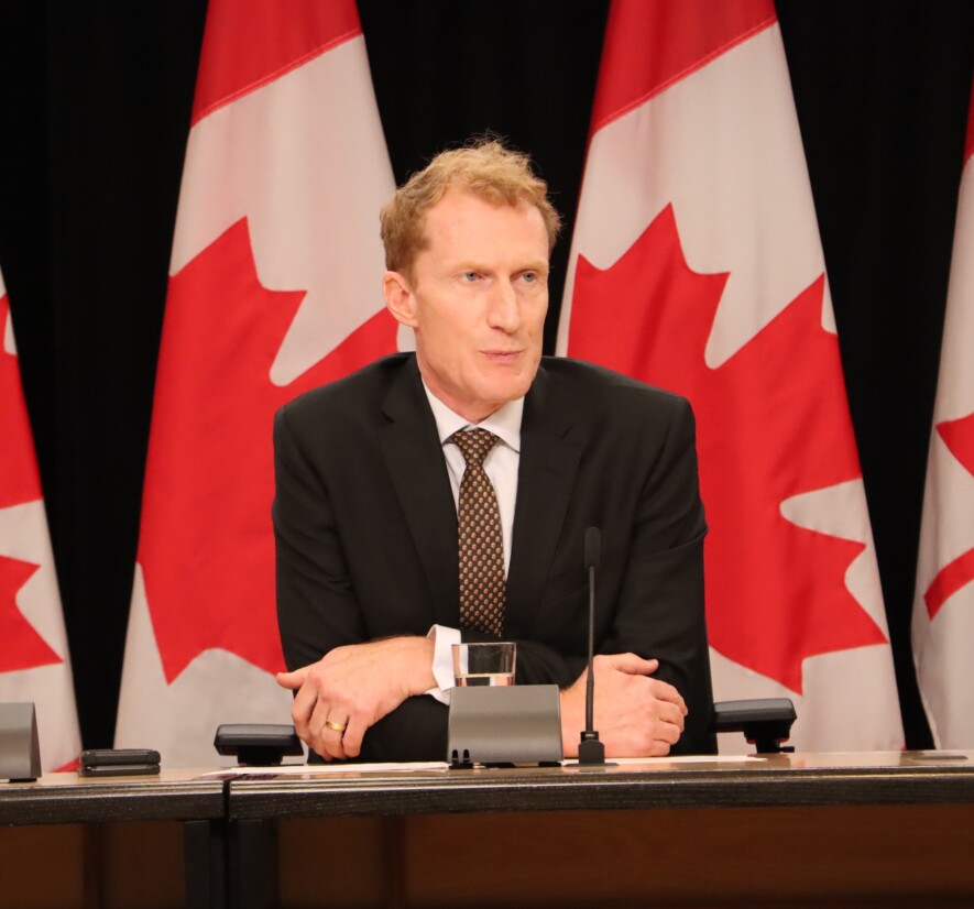Marc Miller a témoigné devant le Comité permanent des langues officielles du Sénat sur deux sujets liés à la francophonie en situation minoritaire : l’immigration et les conséquences du plafonnement des permis d’études pour les établissements postsecondaires. &mdash; Photo : Inès Lombardo – Francopresse