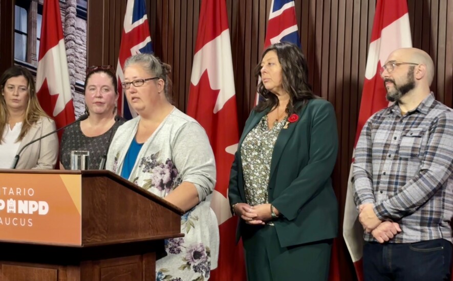 Jenny Tozer était à Queen's Park, mercredi, pour appuyer le projet de loi 74.  &mdash; Photo : Émilie Gougeon-Pelletier/Émilie Gougeon-Pelletier