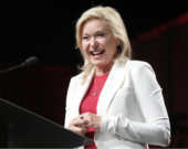 La cheffe du Parti libéral de l'Ontario, Bonnie Crombie, prend la parole après avoir été déclarée gagnante de la course à la direction du parti, le samedi 2 décembre 2023, à Toronto. &mdash; Photo : Chris Young/Archives La Presse Canadienne