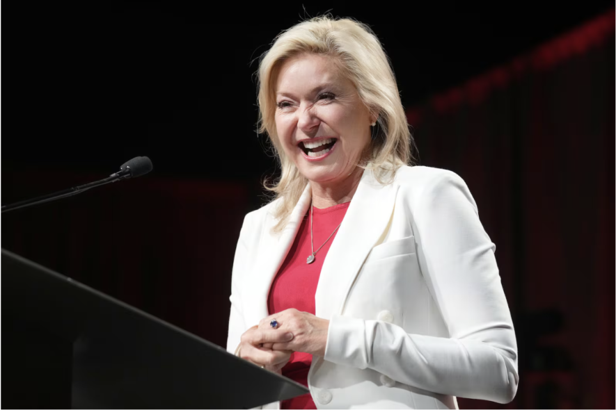 La cheffe du Parti libéral de l'Ontario, Bonnie Crombie, prend la parole après avoir été déclarée gagnante de la course à la direction du parti, le samedi 2 décembre 2023, à Toronto. &mdash; Photo : Chris Young/Archives La Presse Canadienne
