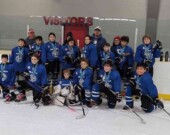Les jeunes Chevaliers Bleu de Hearst ont fait sensation au tournoi Beat the Frost, atteignant la finale et démontrant un grand potentiel pour l’avenir ! &mdash; Photo : Guy Morin