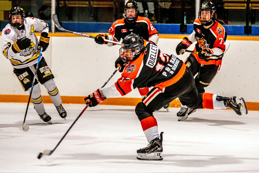 Le tour du chapeau d'Henry Ouellet a mené les Lumberjacks de Hearst à une victoire impressionnante de 8-3 contre les Gold Miners de Kirkland Lake. &mdash; Photos : Northern Lights Photography