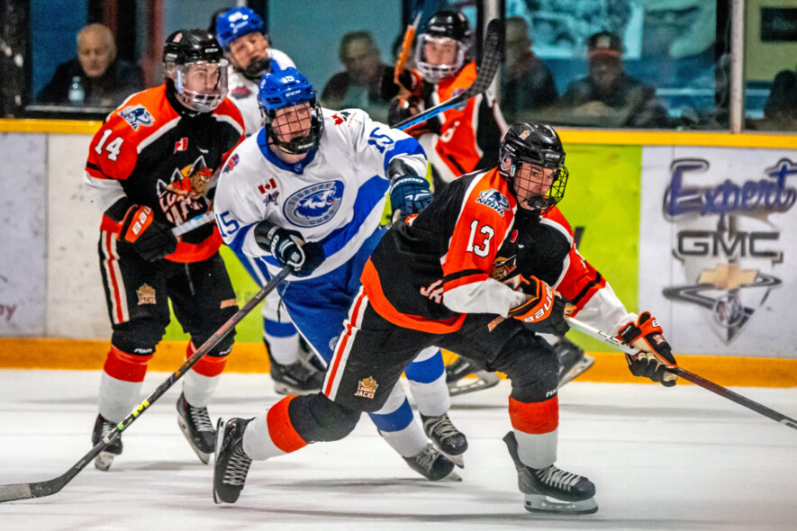 Trois joueurs de la LHJNO invités en prévision du Défi mondial junior A 2024… Mais l'absence des Lumberjacks, dominateurs de la LHJNO, crée la surprise. &mdash; Photos : Northern Lights Photography