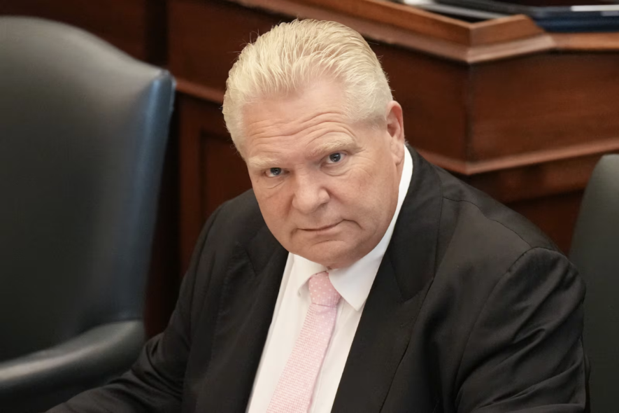 Le premier ministre de l'Ontario, Doug Ford, a annoncé que les premiers ministres du pays se réuniront virtuellement mercredi avec le premier ministre Justin Trudeau pour discuter de la menace des tarifs douaniers des États-Unis. Sur cette photo, M. Ford assiste à la période de questions à l'Assemblée législative de l'Ontario à Toronto, le mardi 3 décembre 2024. &mdash; Photo : Chris Young/Archives La Presse Canadienne