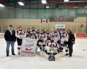 Les Ice Cats M18 de Mattice ont raflé les honneurs au tournoi Snow Flake de Sudbury, terminant la compétition invaincues et avec un seul but accordé. &mdash; Photo : Courtoisie