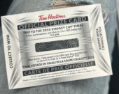 Une famille de collectionneurs de cartes de hockey a eu la surprise de découvrir une carte rare offrant un voyage pour deux à une finale de la Coupe Stanley, après avoir acheté des paquets à Hearst. &mdash; Photo de courtoisie