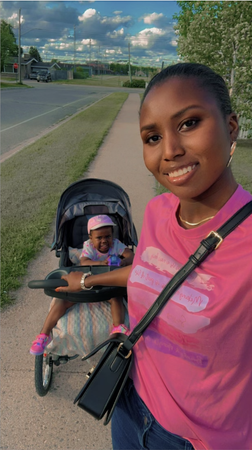 Originaire du Sénégal, Amy Ndiaye, diplômée en droit et gestion, a choisi d’étudier à l’Université de Hearst pour approfondir ses compétences en gestion et ressources humaines, privilégiant un environnement acadé-mique plus paisible et flexible. &mdash; Photos : Ndery Dione