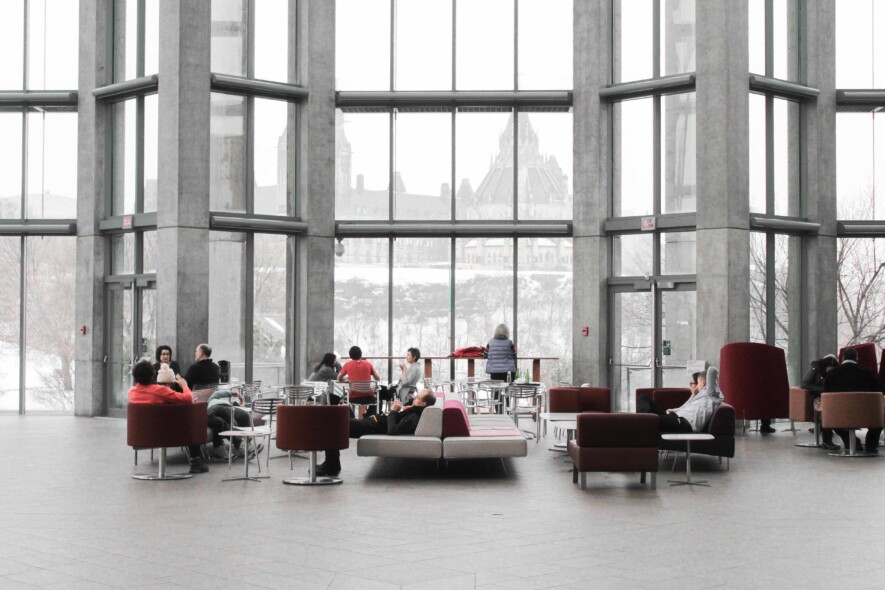 Des données ponctuelles sur l’économie des francophones en situation minoritaire se font attendre. Statistique Canada attend de son côté une réponse du gouvernement. &mdash; Photo : Jane Trangdoan – Pexels