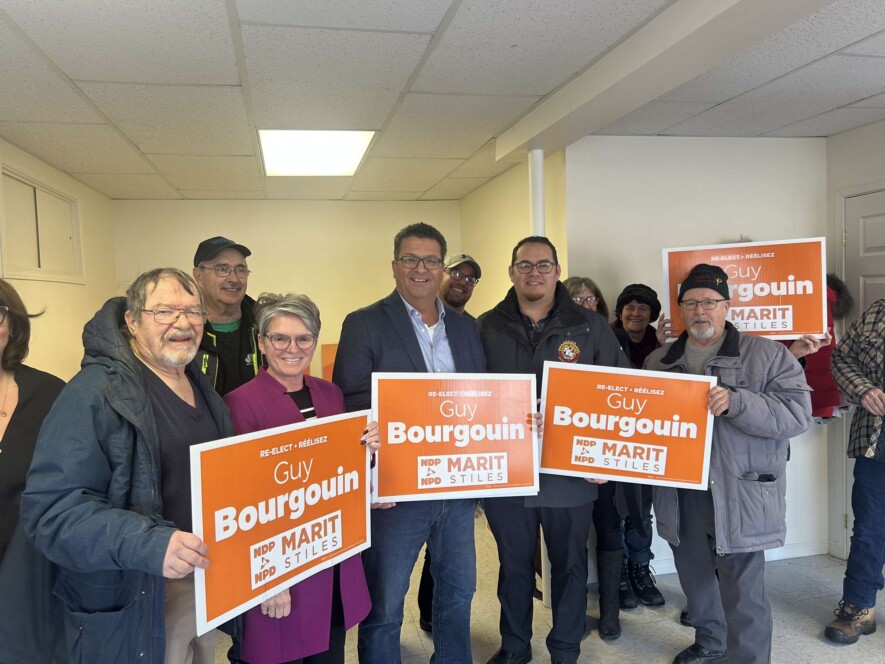 Le député Guy Bourgouin propose des solutions pour soutenir
l’industrie locale, la santé, l’éducation et la sécurité routière dans
le cadre des élections provinciales anticipées.  &mdash; Photo : Kristophe Bédard