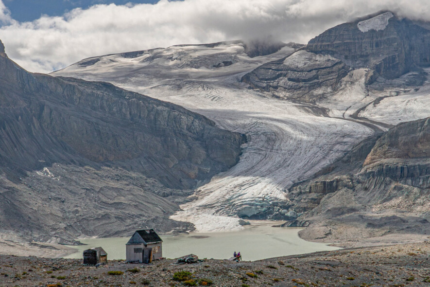 Selon le glaciologue Shawn Marshall, les lacs qui se forment au bas des glaciers peuvent compliquer l’accès des scientifiques. En photo : le glacier Peyto, en Alberta. &mdash; Photo : Lynn Martel