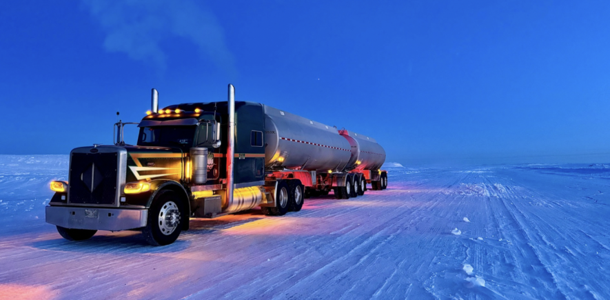Alors que les discussions se poursuivent, de nombreuses communautés et intervenants attendent de voir si cette proposition apporte des solutions concrètes aux défis hivernaux du Grand Nord ontarien. &mdash; Photo : TruckNews/Facebook
