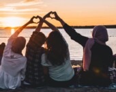 «Depuis des siècles, la société patriarcale a entretenu la rivalité entre les femmes», remarque Julie Gillet. &mdash; Photo : Noorulabdeen Ahmad – Unsplash