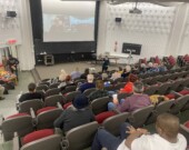 Initié par la rectrice, Aurélie Lacassagne, en réponse à une proposition de l’association étudiante, cet évènement a rassemblé un large public composé d’étudiants internationaux, de membres de la communauté locale et d’invités intéressés par la thématique du pluralisme religieux.  &mdash; Photo : Ndery Dione