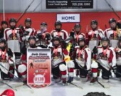 Les Ice Cats ont disputé un tournoi sans failles, remportant leurs cinq parties, dont quatre par blanchissage. &mdash; Photo : Hearst Ice Cats U13B/Facebook