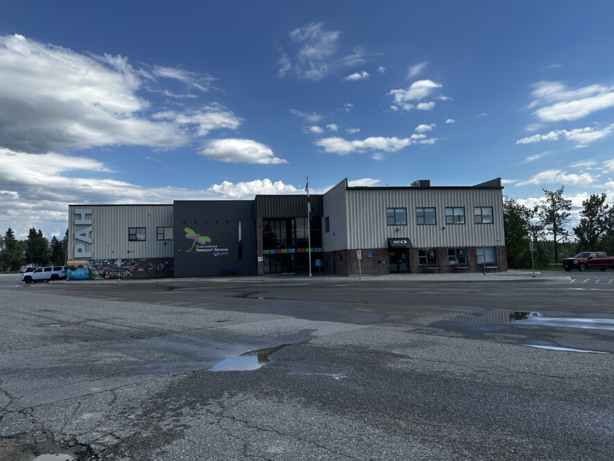 Le 7 juin dernier, l’honorable M. Pirie, député de la circonscription de Timmins, a annoncé un financement provincial de 7 millions de dollars pour l’agrandissement de l’école.  &mdash; Photo : Renée-Pier Fontaine