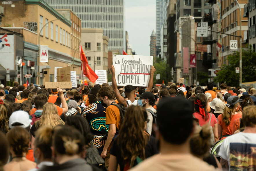 Même en ayant leur part de torts dans le traitement des Premières Nations, les francophones peuvent apporter leur appui à la conservation des langues autochtones. &mdash; hoto : Francois Le Nguyen – Unsplash