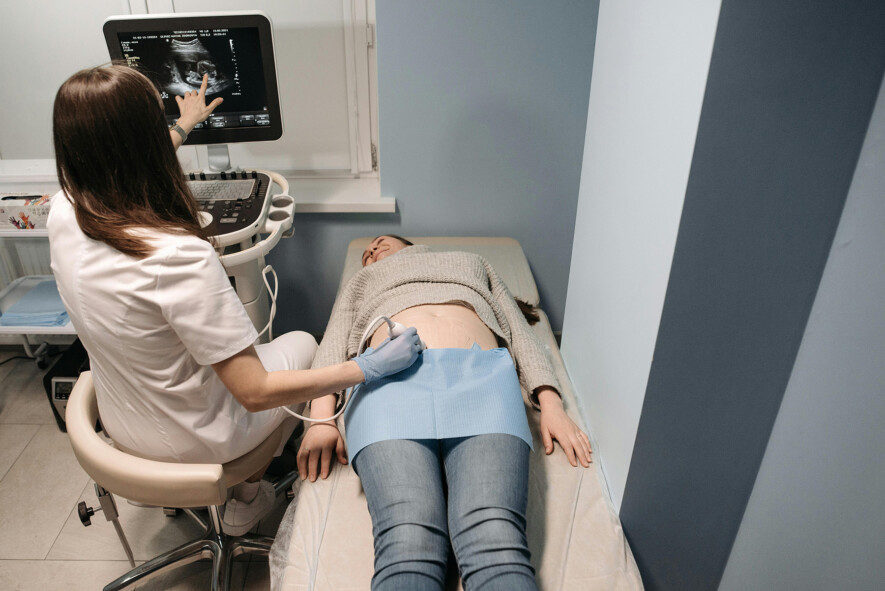 Les femmes francophones en situation minoritaire qui veulent accoucher dans leur langue maternelle sont confrontées à un manque criant de services en français. &mdash; Photo : Pavel_Danilyuk – Pexels