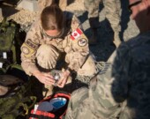 La neutralité de genre a voulu dire des choses différentes au fil de l’histoire des Forces armées canadiennes (FAC). Une chose est demeurée la même : une préoccupation par rapport à la considération des besoins spécifiques des femmes. &mdash; Photo : Op Impact, DND KW06-2017-0009-009