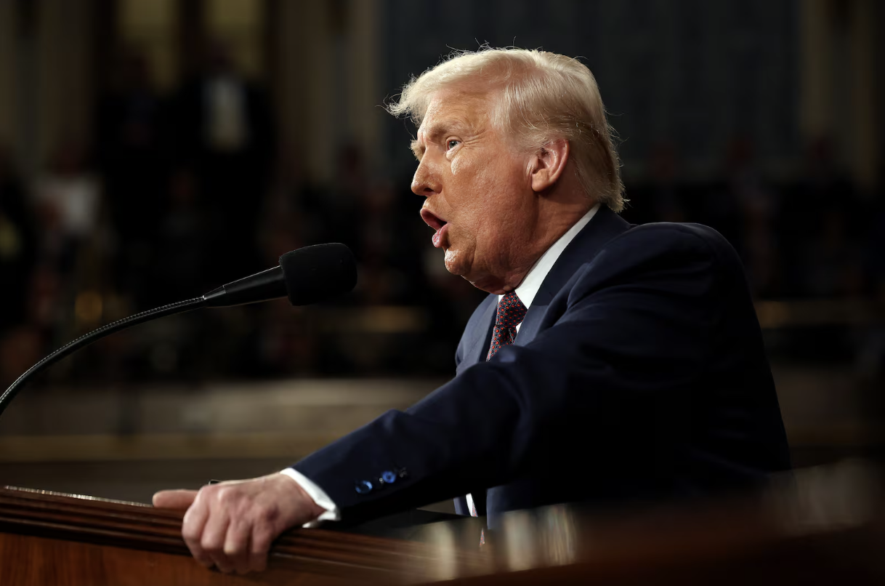 Le président américain Donald Trump a indiqué mardi matin que des droits de douane de 50 % seraient appliqués à l’acier et à l’aluminium canadiens mercredi en réponse directe à cette mesure. &mdash; Photo : Win McNamee/Archives Agence France-Presse