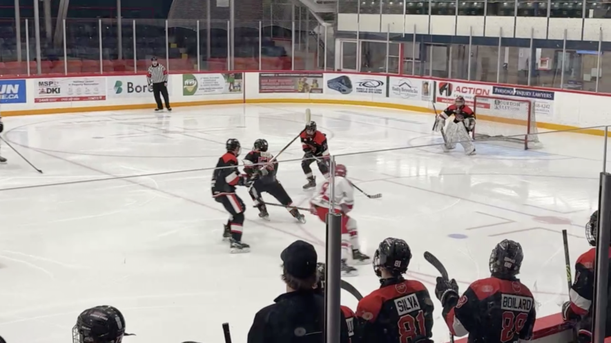 Le tournoi NOHA aura lieu du côté de New Liskeard/Haileybury du 4 au 6 avril, où neuf équipes se disputeront le droit de participer aux provinciaux à New Hamburg durant le weekend de Pâques.  &mdash; Photo : Hearst Lumber Kings U18/Facebook