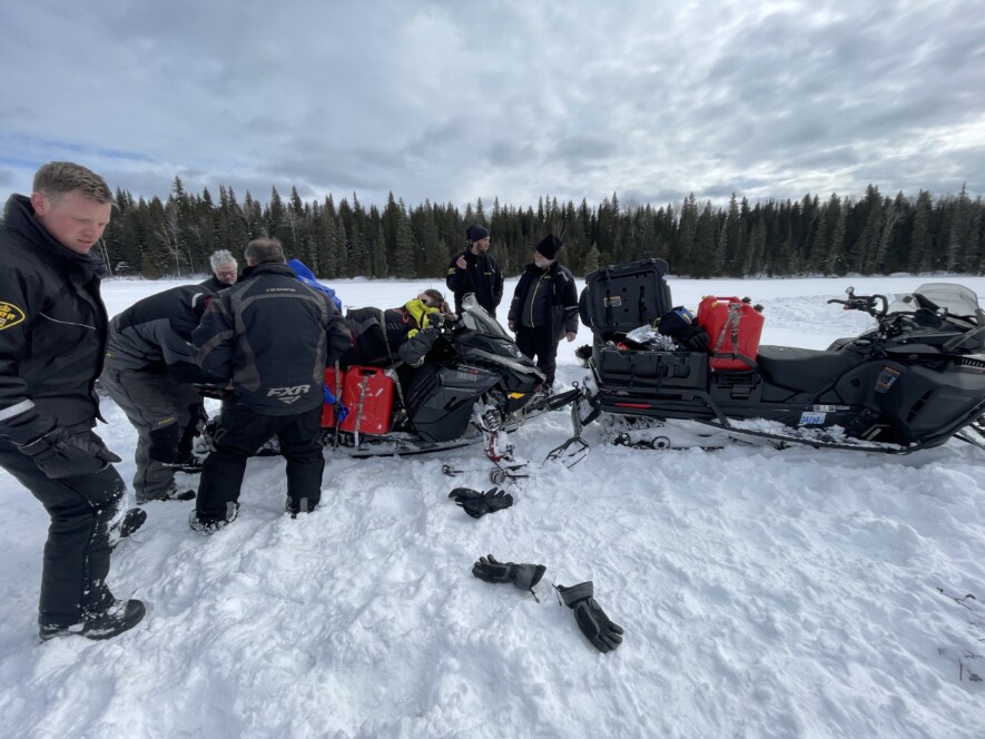Dimanche dernier, une famille mordue de motoneige entreprenait avec son groupe un voyage de Hearst à Moosonee, mais les conditions de la piste sur la rivière Missinaibi étaient médiocres.  &mdash; Photos : Krista Saunders et Jake Smith