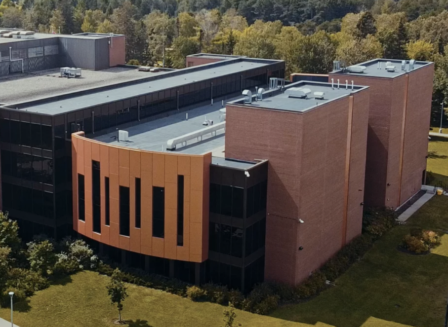 Vue aérienne du Collège Confederation &mdash; Photo : Collège Confederation/web